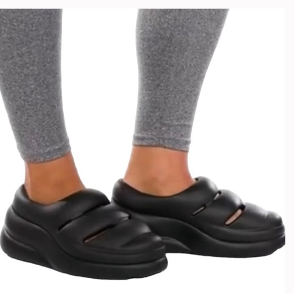 UGG Women’s White Yeah Clog - Picture 11 of 12